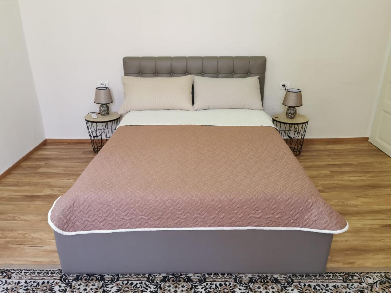 Gm Tirana Hostel Eksteriør bilde